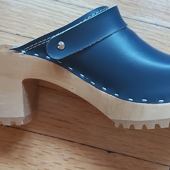 Swedish Clogs - Picture 2 of 7